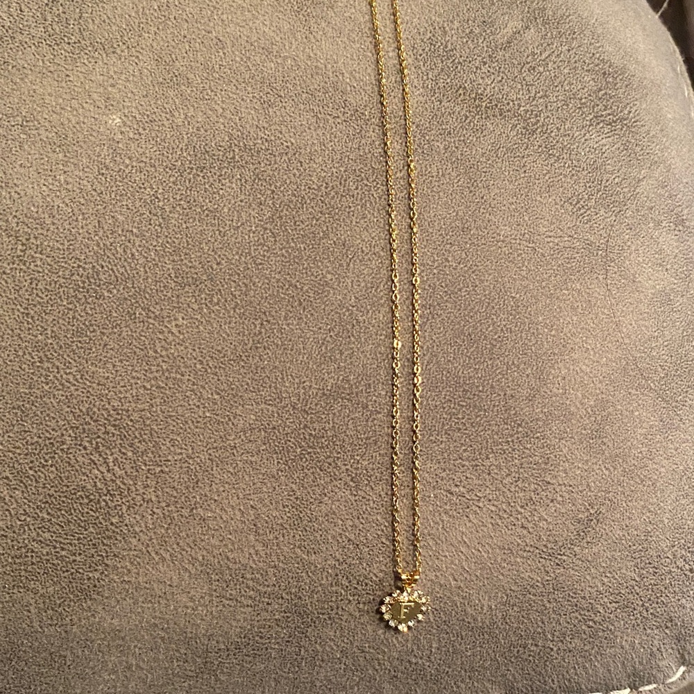 Vintage Gold tone Heart with letter F Pendant Necklace - Picture 4 of 7